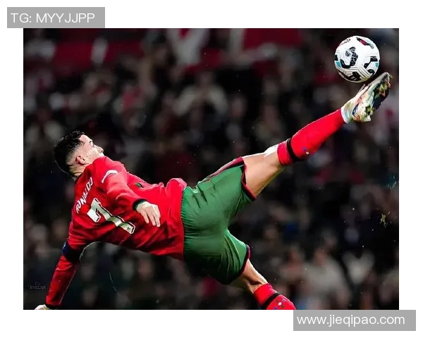 同类足球明星盘点：足坛传奇与现役巨星的精彩对比与分析